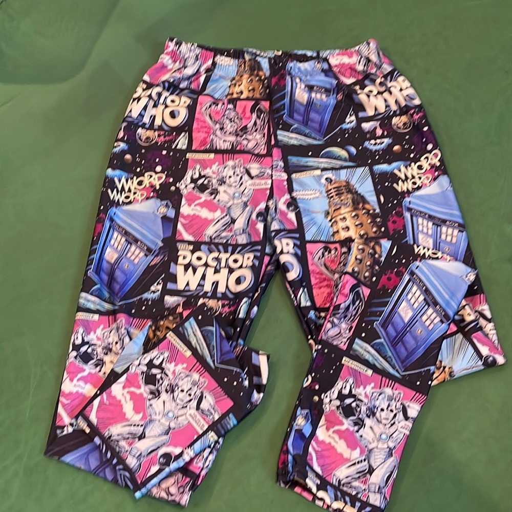 Woman’s leggings stretch Dr Who size L